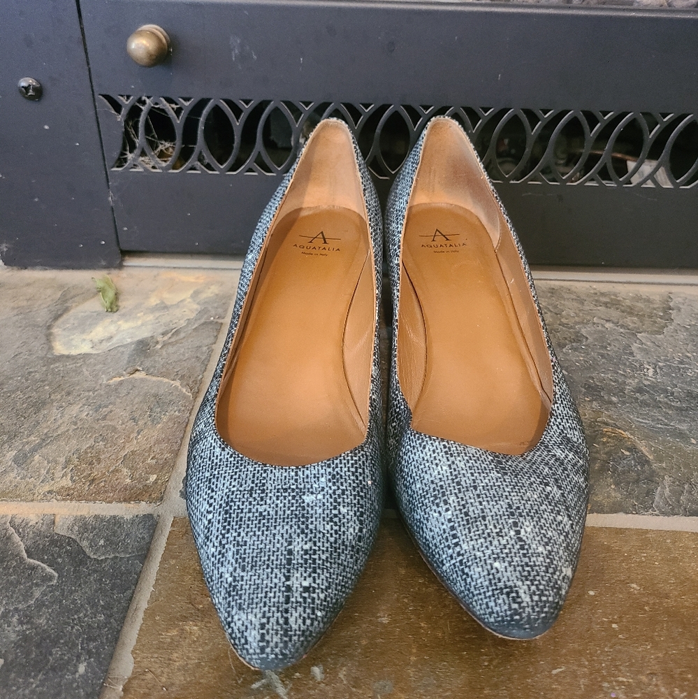Aquatalia Pasha Black Grey Low Heel 1.75” Chunky Heel Pointed Toe Pumps 9.5